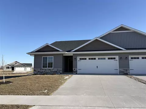841 Armands Ln, Tiffin, IA 52340