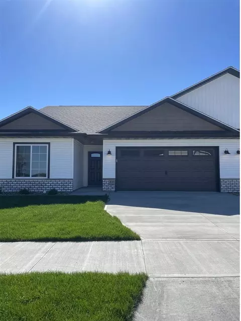 841 Armands Ln, Tiffin, IA 52340