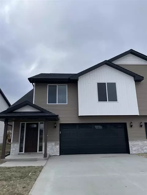 3342 Loethen Ln, Coralville, IA 52241