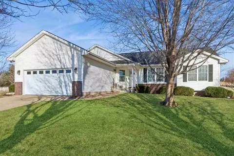 1260 Sunrise Dr, Ely, IA 52227