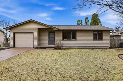 1721 Grantwood Dr, Iowa City, IA 52240