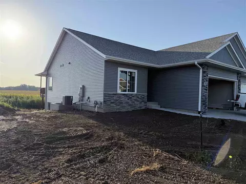 100 Kinsey St, North Liberty, IA 52317