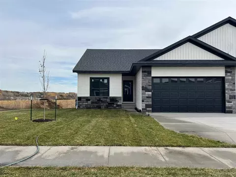 100 Kinsey St, North Liberty, IA 52317