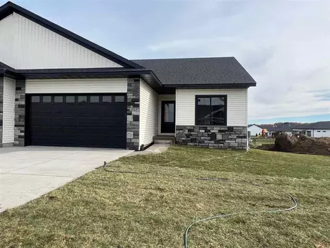 102 Kinsey St, North Liberty, IA 52317