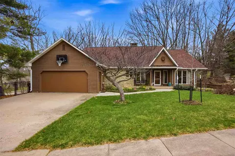 618 Stuart Ct, Iowa City, IA 52245