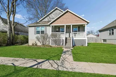 528 SW 9th St, Cedar Rapids, IA 52404