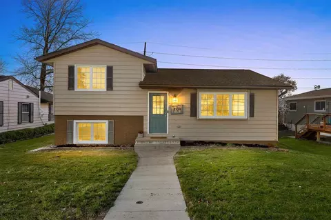 220 Summerhays St, Tiffin, IA 52340