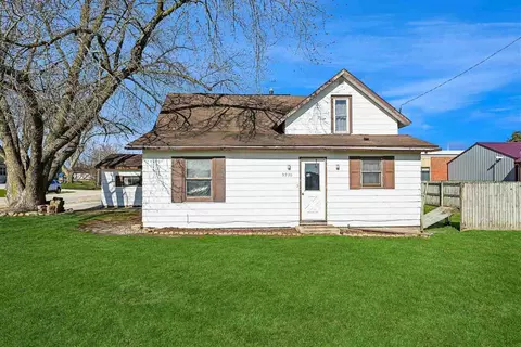 5930 Troy Mills Rd, Coggon, IA 52218