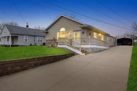 2426 Fruitland Blvd SW, Cedar Rapids, IA 52404