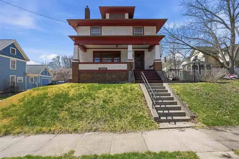 621 N Van Buren St, Iowa City, IA 52245