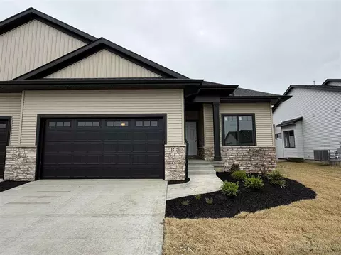 1212 Berkshire Ln, North Liberty, IA 52317