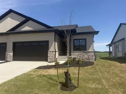 1212 Berkshire Ln, North Liberty, IA 52317