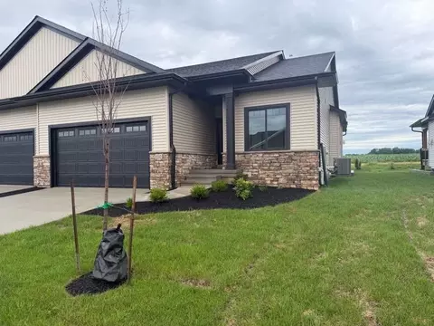 1212 Berkshire Ln, North Liberty, IA 52317