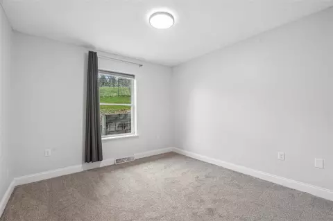 Bedroom - 1665 Knoll Ct, Ely, IA 52227 photo 3 of 6