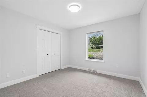 Bedroom - 1665 Knoll Ct, Ely, IA 52227 photo 5 of 6
