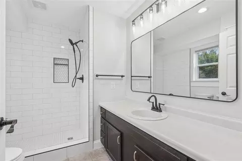 Bath - 1665 Knoll Ct, Ely, IA 52227 photo 1 of 2