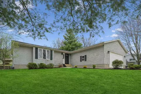 Exterior - 1665 Knoll Ct, Ely, IA 52227 photo 2 of 5
