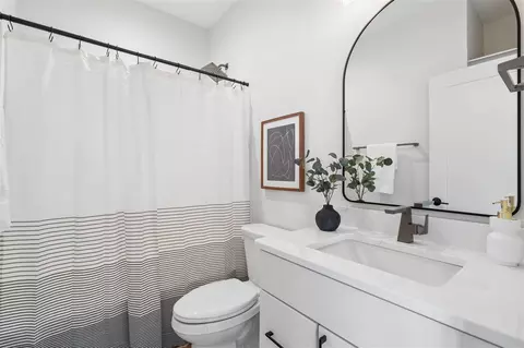 Bath - 900 Crestview Dr, Solon, IA 52333 photo 4 of 5