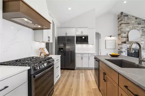 Kitchen - 900 Crestview Dr, Solon, IA 52333 photo 2 of 2