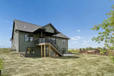 Exterior - 900 Crestview Dr, Solon, IA 52333 photo 5 of 8