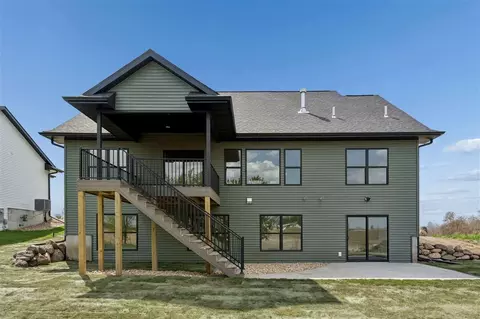 Exterior - 900 Crestview Dr, Solon, IA 52333 photo 6 of 8