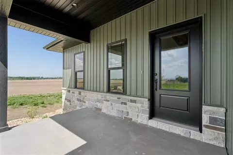 Exterior - 900 Crestview Dr, Solon, IA 52333 photo 3 of 8