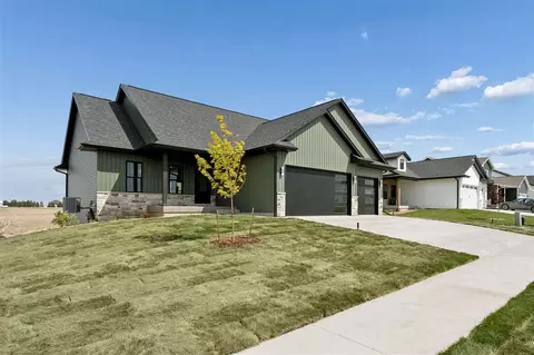 Exterior - 900 Crestview Dr, Solon, IA 52333 photo 2 of 8