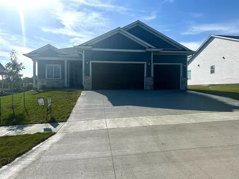 125 S Seven Oaks Rd, North Liberty, IA 52317
