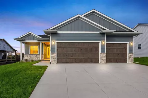 125 S Seven Oaks Rd, North Liberty, IA 52317