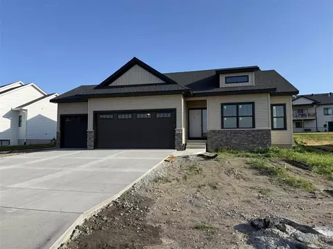 1290 Osage Ln, North Liberty, IA 52317