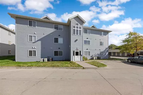 930 Boston Way # B, Coralville, IA 52241