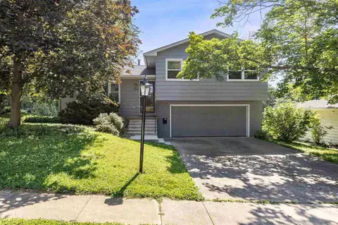 906 Talwrn Ct, Iowa City, IA 52246