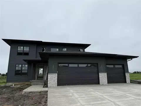 85 S Seven Oaks Rd, North Liberty, IA 52317