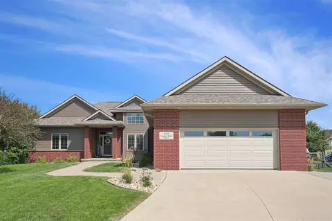 1570 Timber Wolf Dr, North Liberty, IA 52317