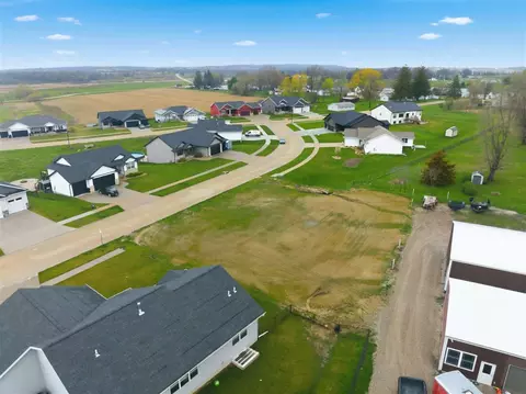708 Pointer Cir, Center Point, IA 52213 photo 6