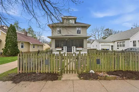 809 S 7th Ave, Iowa City, IA 52240