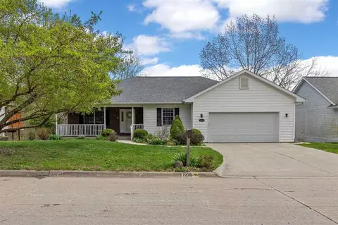 1926 Meadow Ridge Ln, Iowa City, IA 52245