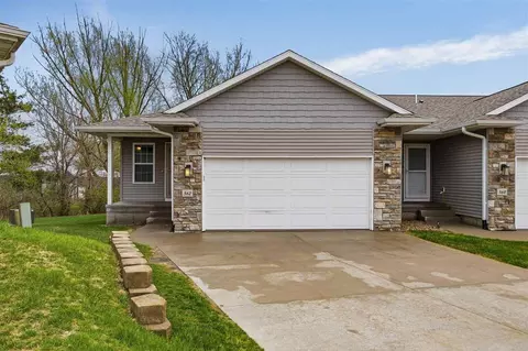 562 Meadow Oak Cir, Fairfax, IA 52228