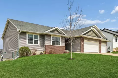 412 Rolling Hills Dr, Tiffin, IA 52340