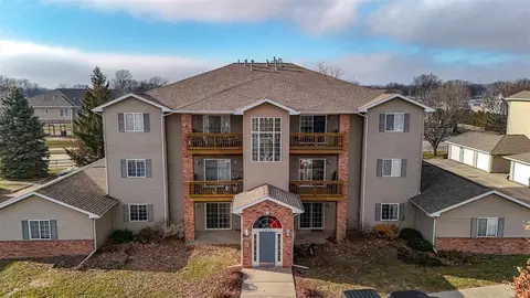 2825 Triple Crown Ln, Iowa City, IA 52240