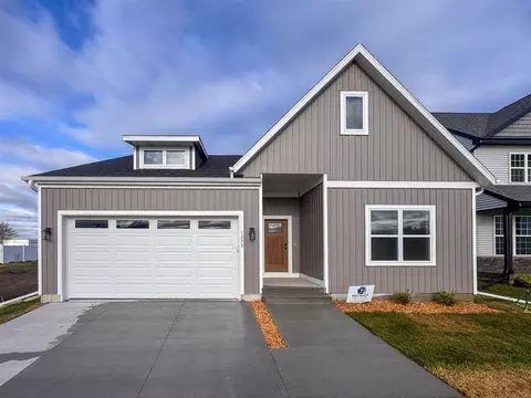 1275 Eisenhower Blvd, North Liberty, IA 52317