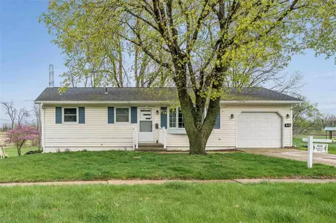 925 Parkview Dr, Marion, IA 52302