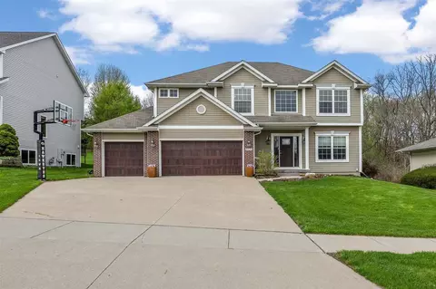 2812 Broken Woods Dr, Coralville, IA 52241