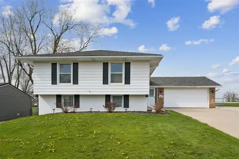 6016 Sharon Ln NW, Cedar Rapids, IA 52405