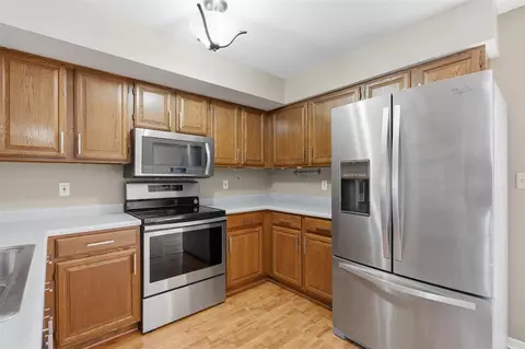932 Westside Dr, Iowa City, IA 52246