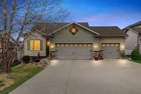 807 10th Avenue Pl, Coralville, IA 52241