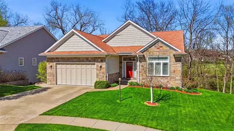 2859 Pine Cir, Coralville, IA 52241