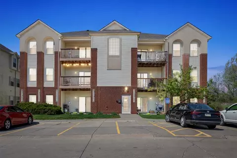 805 Blue Sky Dr, North Liberty, IA 52317