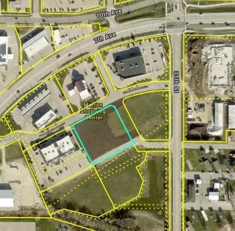 850 35th St, Marion, IA 52302