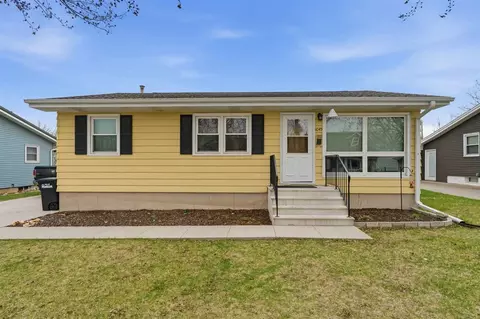 1045 25th St, Marion, IA 52302